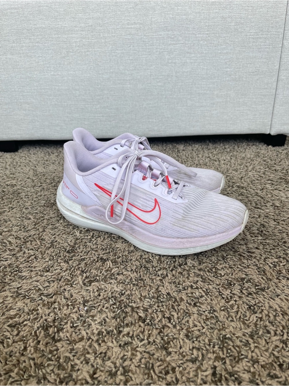 Nike Women's Light Lilac Running Shoes with Red Swoosh. Nike Winflo 9.